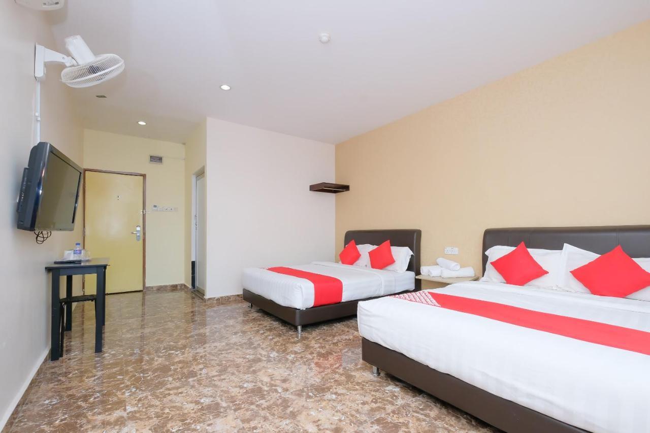 OYO 89493 Q Hotel Mentakab Mentekab Bagian luar foto