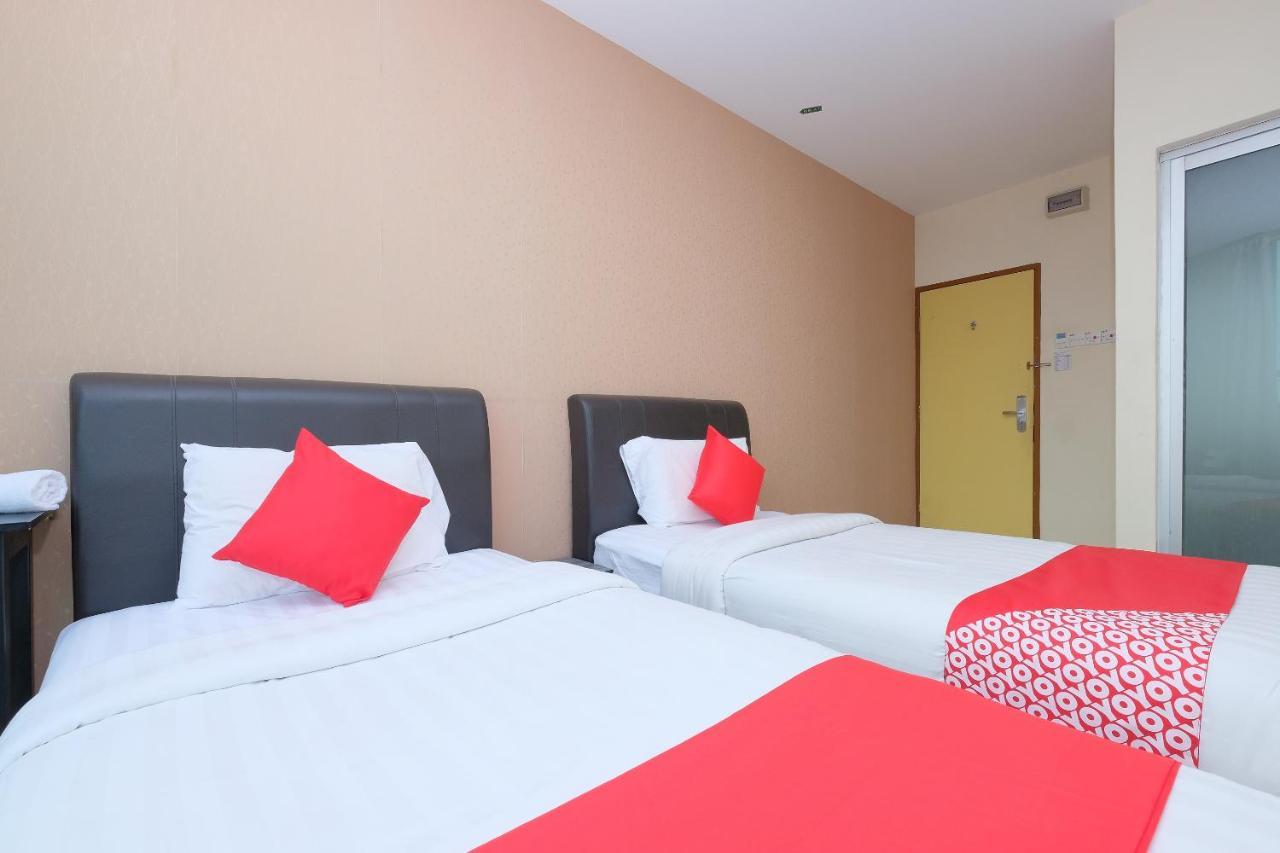 OYO 89493 Q Hotel Mentakab Mentekab Bagian luar foto