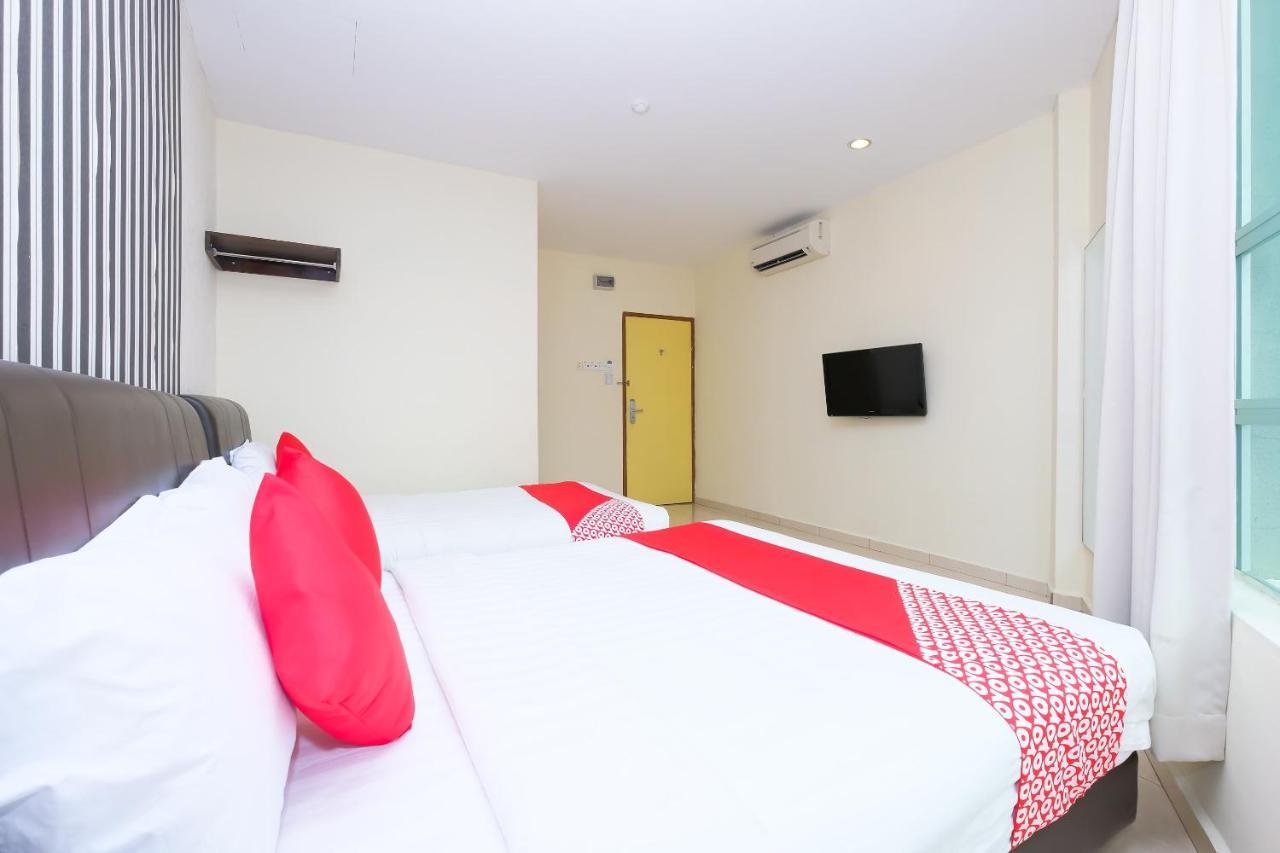 OYO 89493 Q Hotel Mentakab Mentekab Bagian luar foto