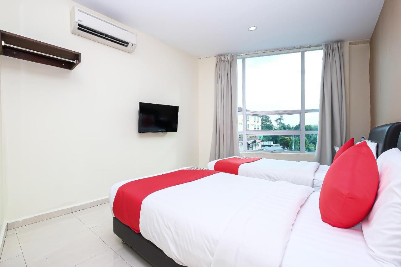 OYO 89493 Q Hotel Mentakab Mentekab Bagian luar foto