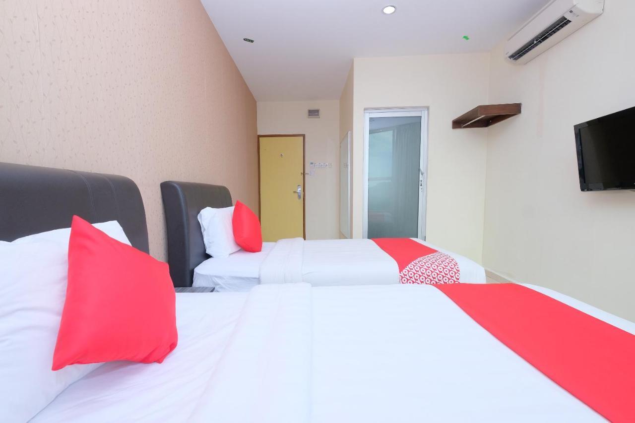 OYO 89493 Q Hotel Mentakab Mentekab Bagian luar foto