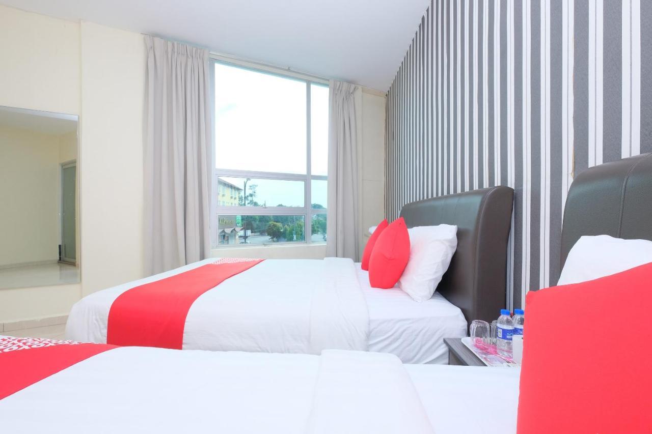 OYO 89493 Q Hotel Mentakab Mentekab Bagian luar foto