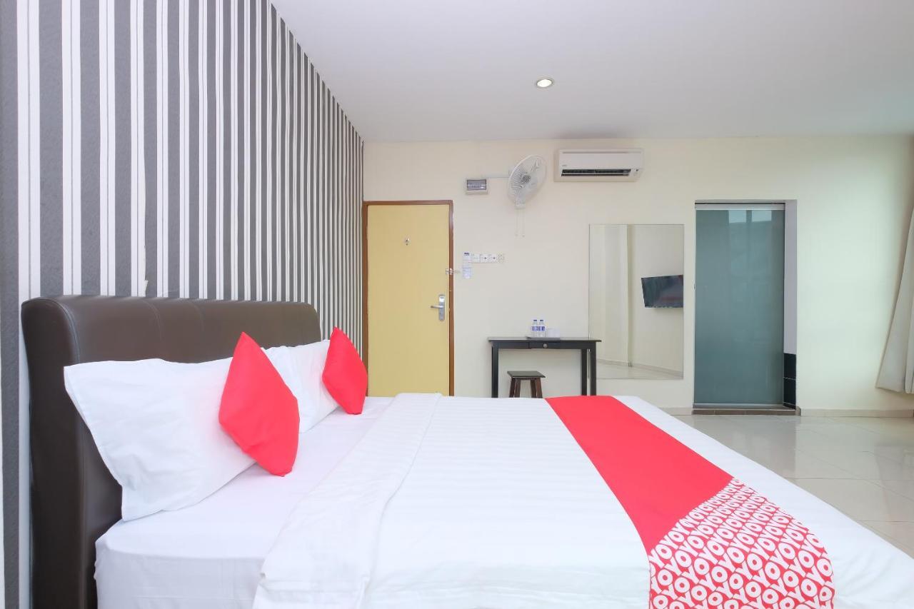 OYO 89493 Q Hotel Mentakab Mentekab Bagian luar foto