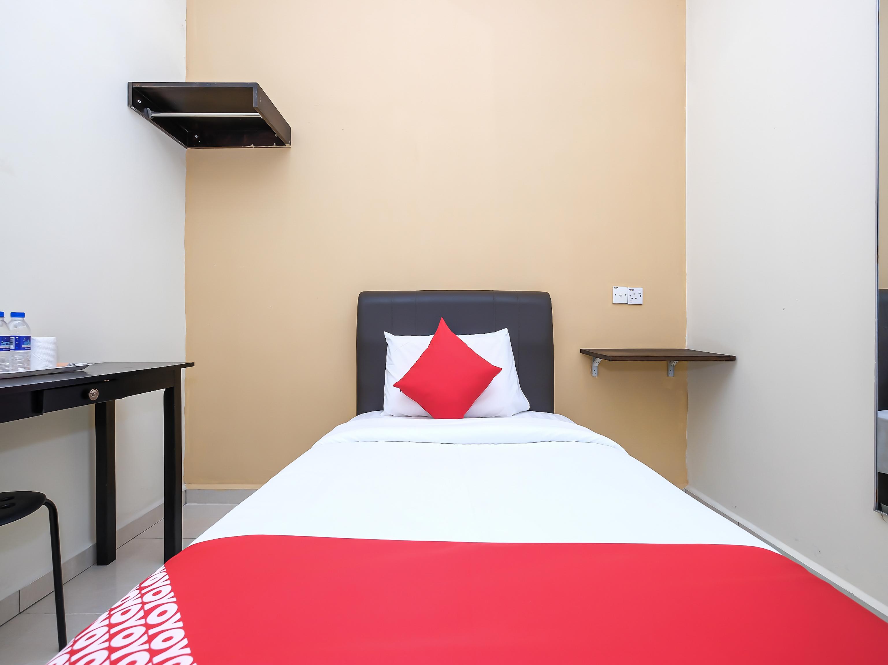 OYO 89493 Q Hotel Mentakab Mentekab Bagian luar foto