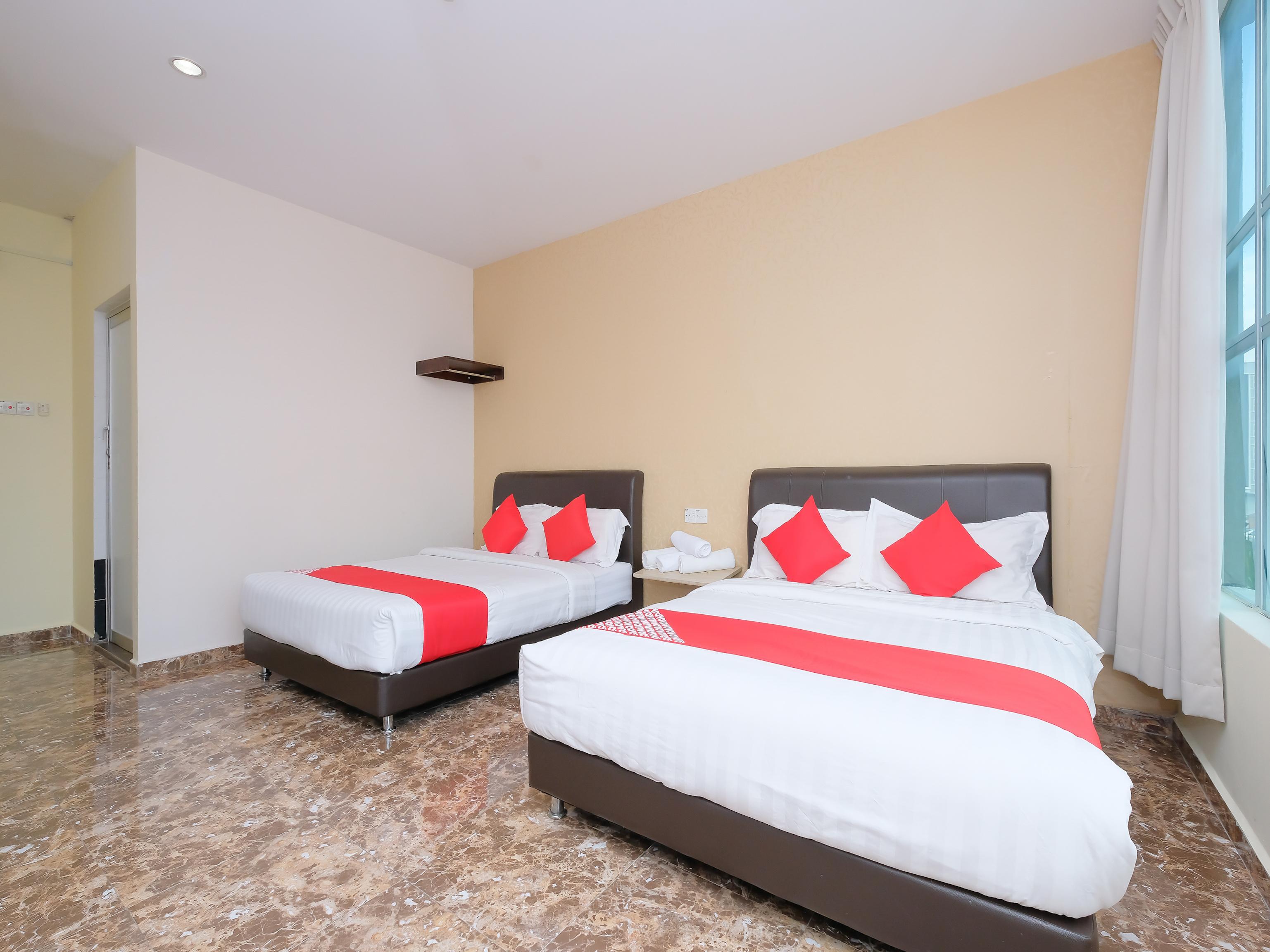 OYO 89493 Q Hotel Mentakab Mentekab Bagian luar foto