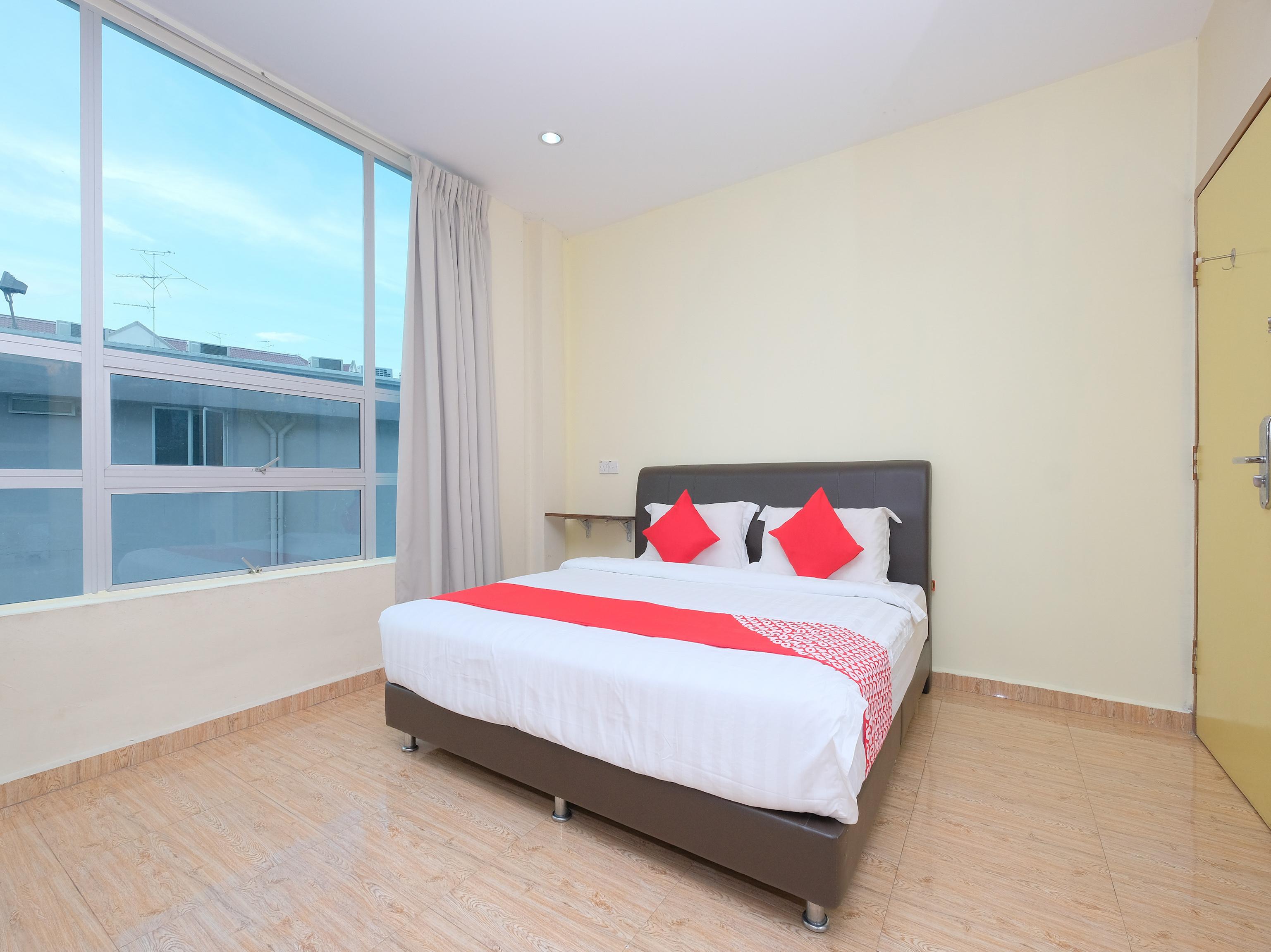 OYO 89493 Q Hotel Mentakab Mentekab Bagian luar foto