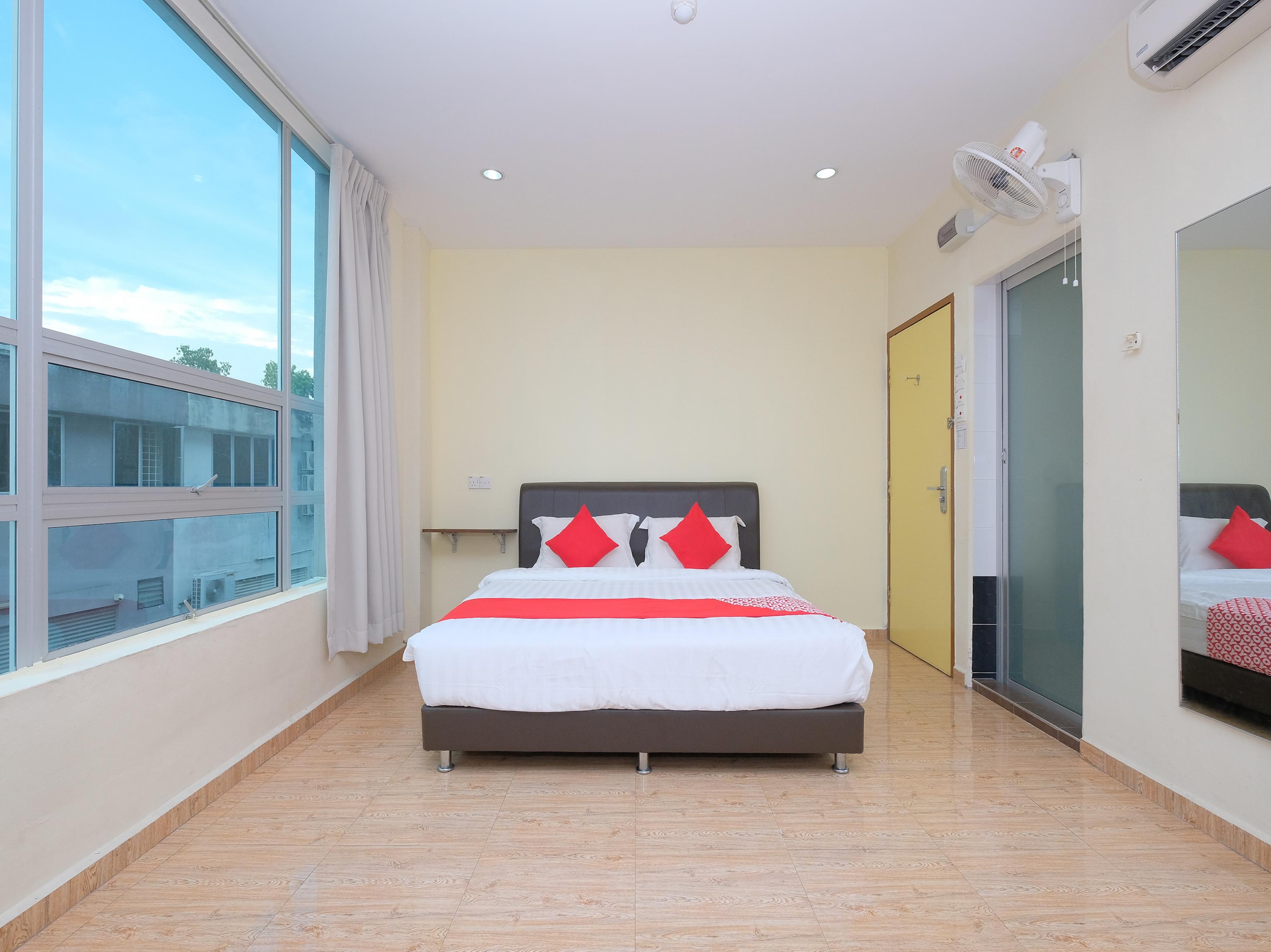 OYO 89493 Q Hotel Mentakab Mentekab Bagian luar foto