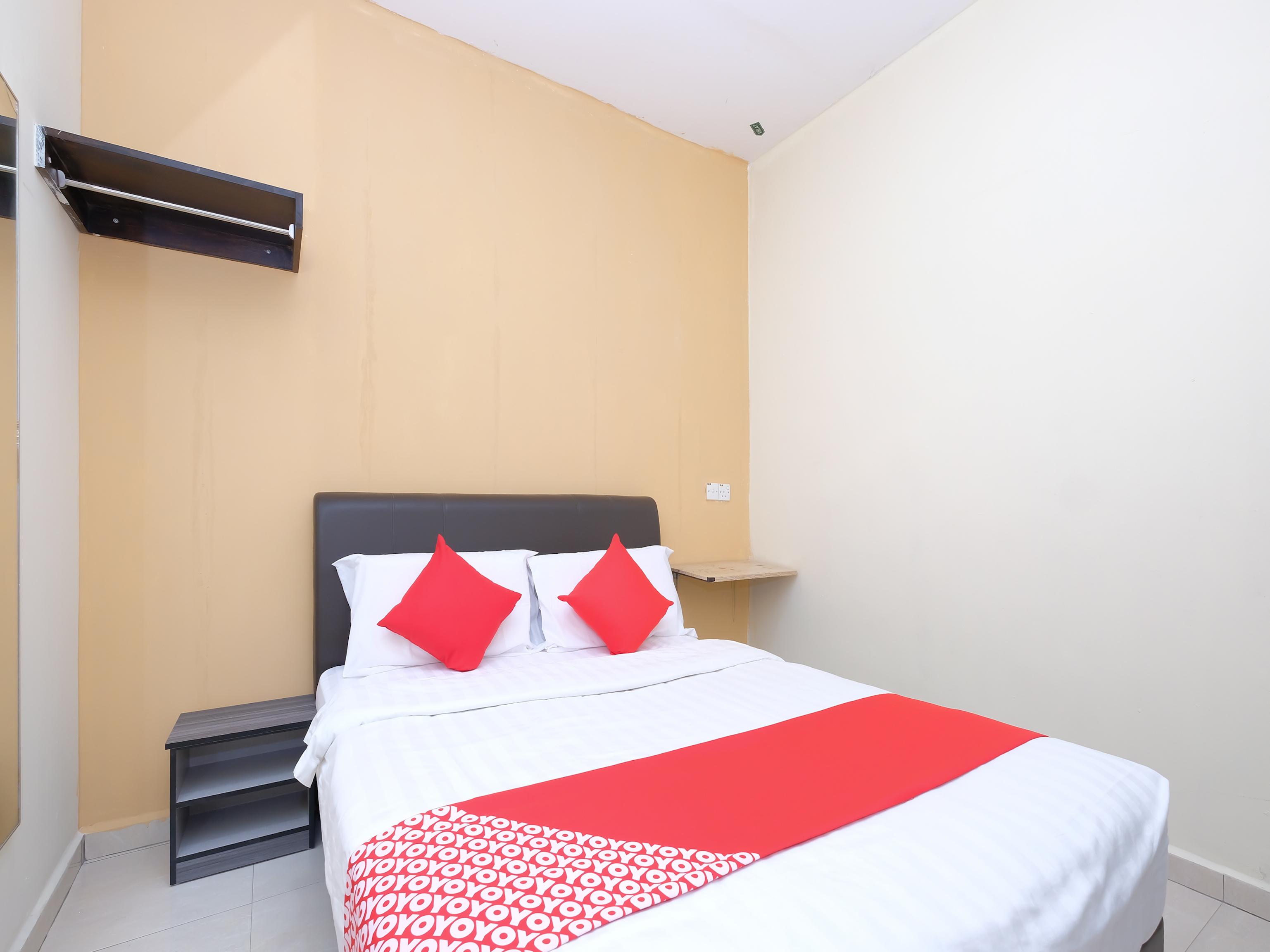 OYO 89493 Q Hotel Mentakab Mentekab Bagian luar foto