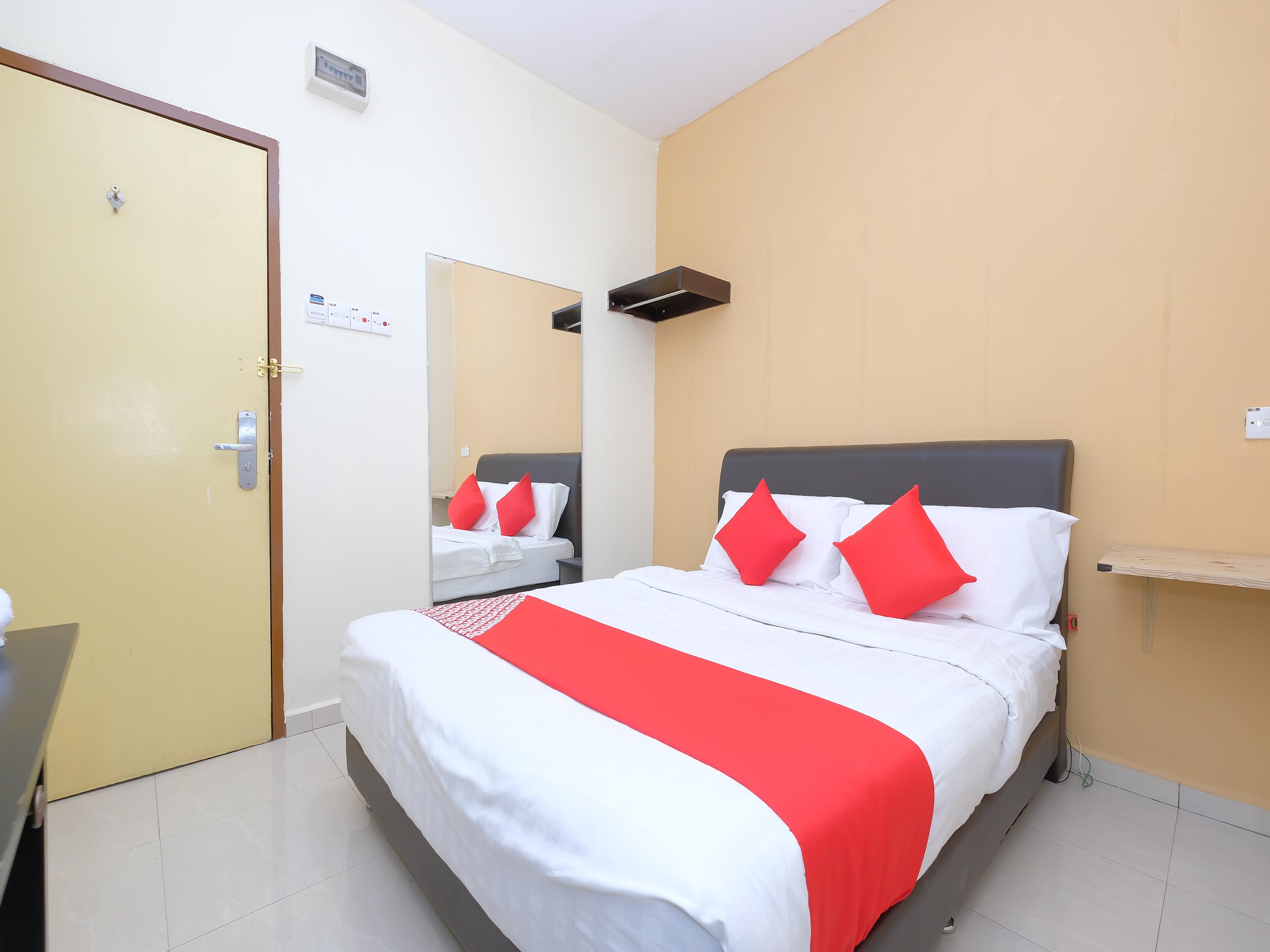 OYO 89493 Q Hotel Mentakab Mentekab Bagian luar foto