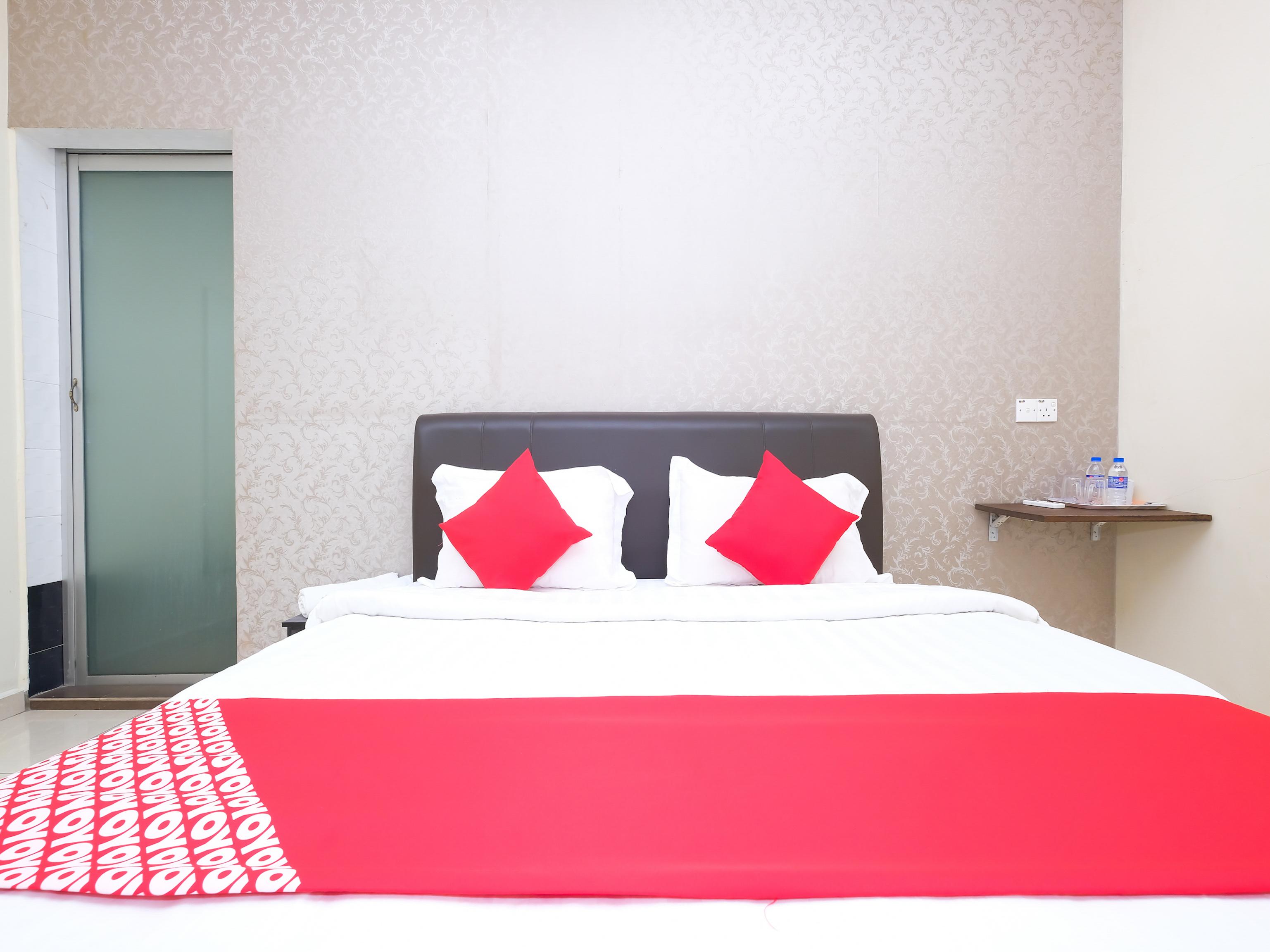 OYO 89493 Q Hotel Mentakab Mentekab Bagian luar foto