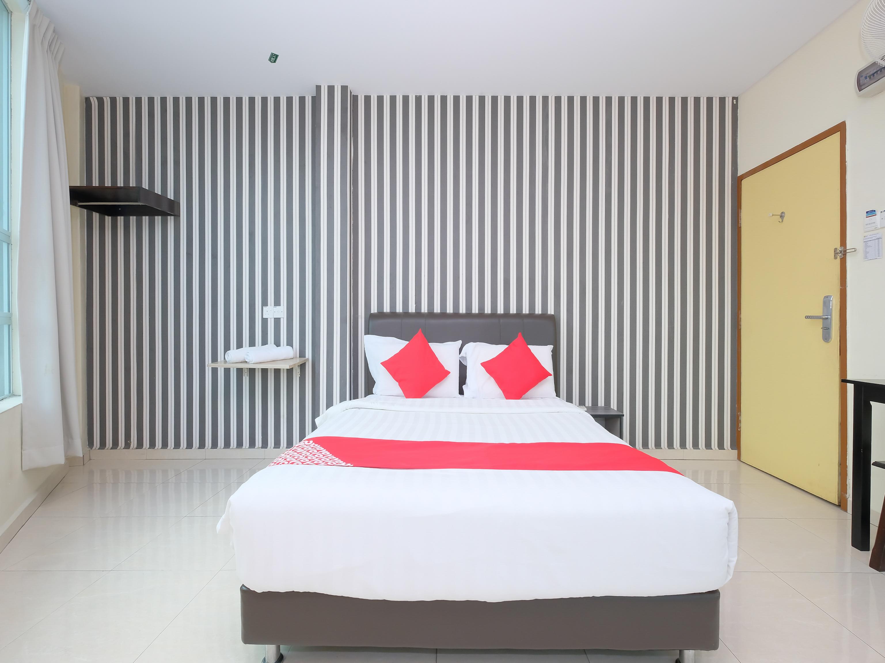 OYO 89493 Q Hotel Mentakab Mentekab Bagian luar foto