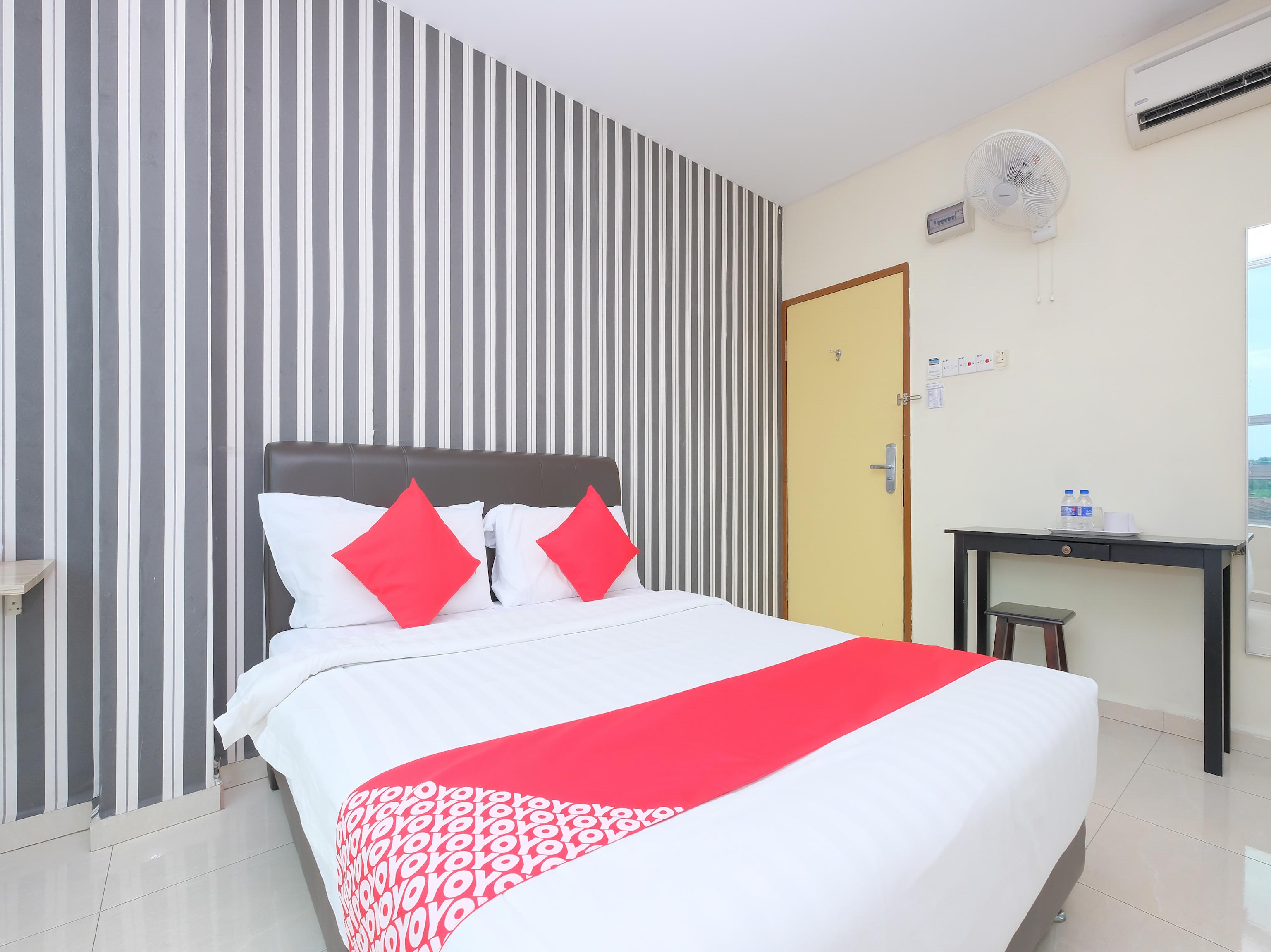 OYO 89493 Q Hotel Mentakab Mentekab Bagian luar foto