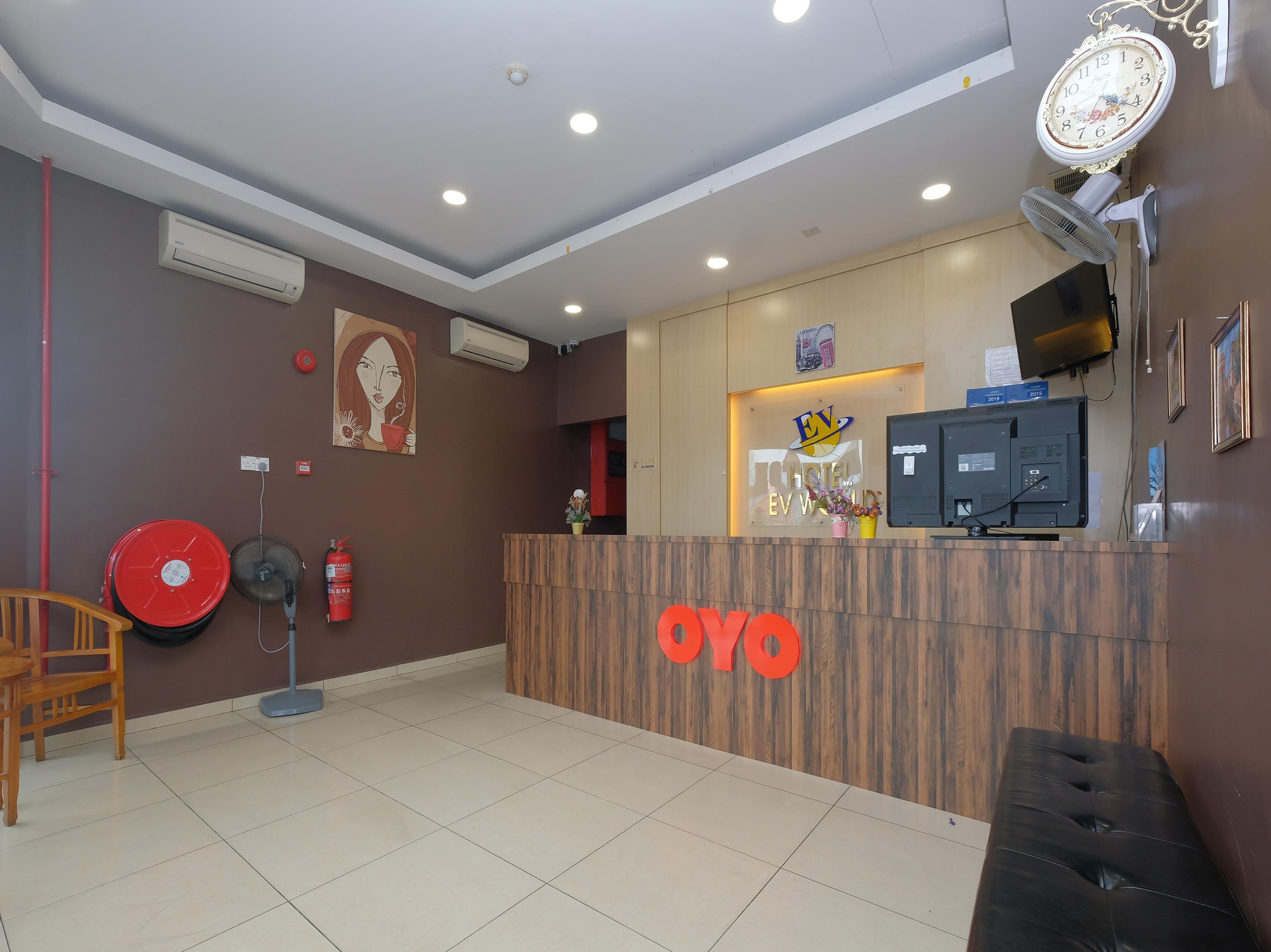 OYO 89493 Q Hotel Mentakab Mentekab Bagian luar foto