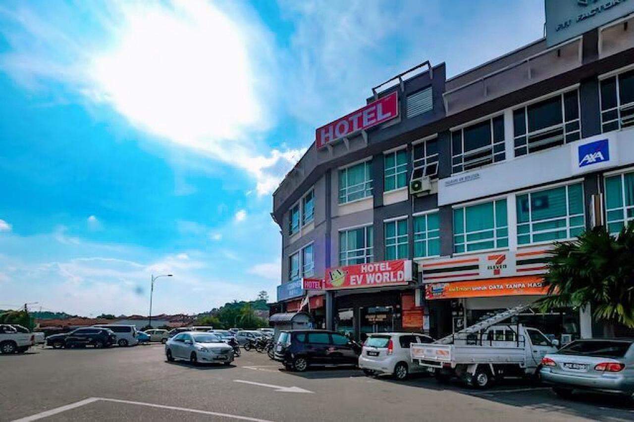 OYO 89493 Q Hotel Mentakab Mentekab Bagian luar foto