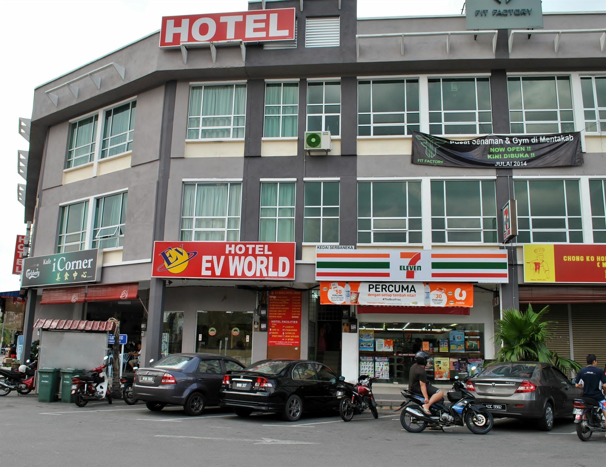 OYO 89493 Q Hotel Mentakab Mentekab Bagian luar foto