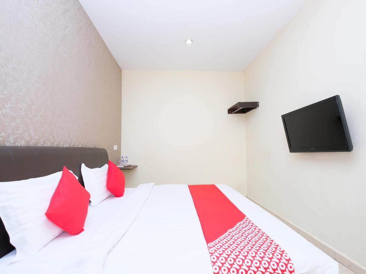 OYO 89493 Q Hotel Mentakab Mentekab Bagian luar foto